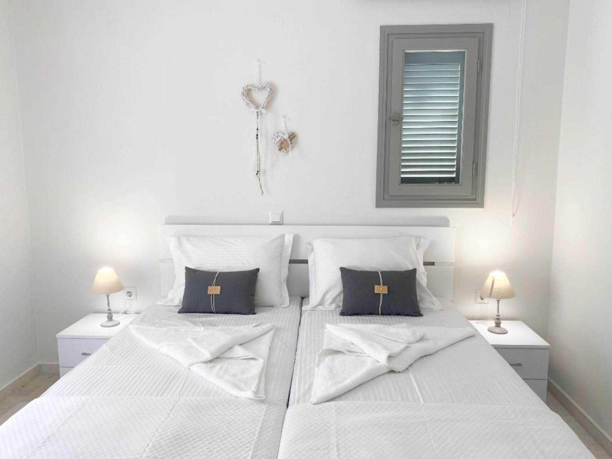 Heart Of Paros Apartments Exteriör bild