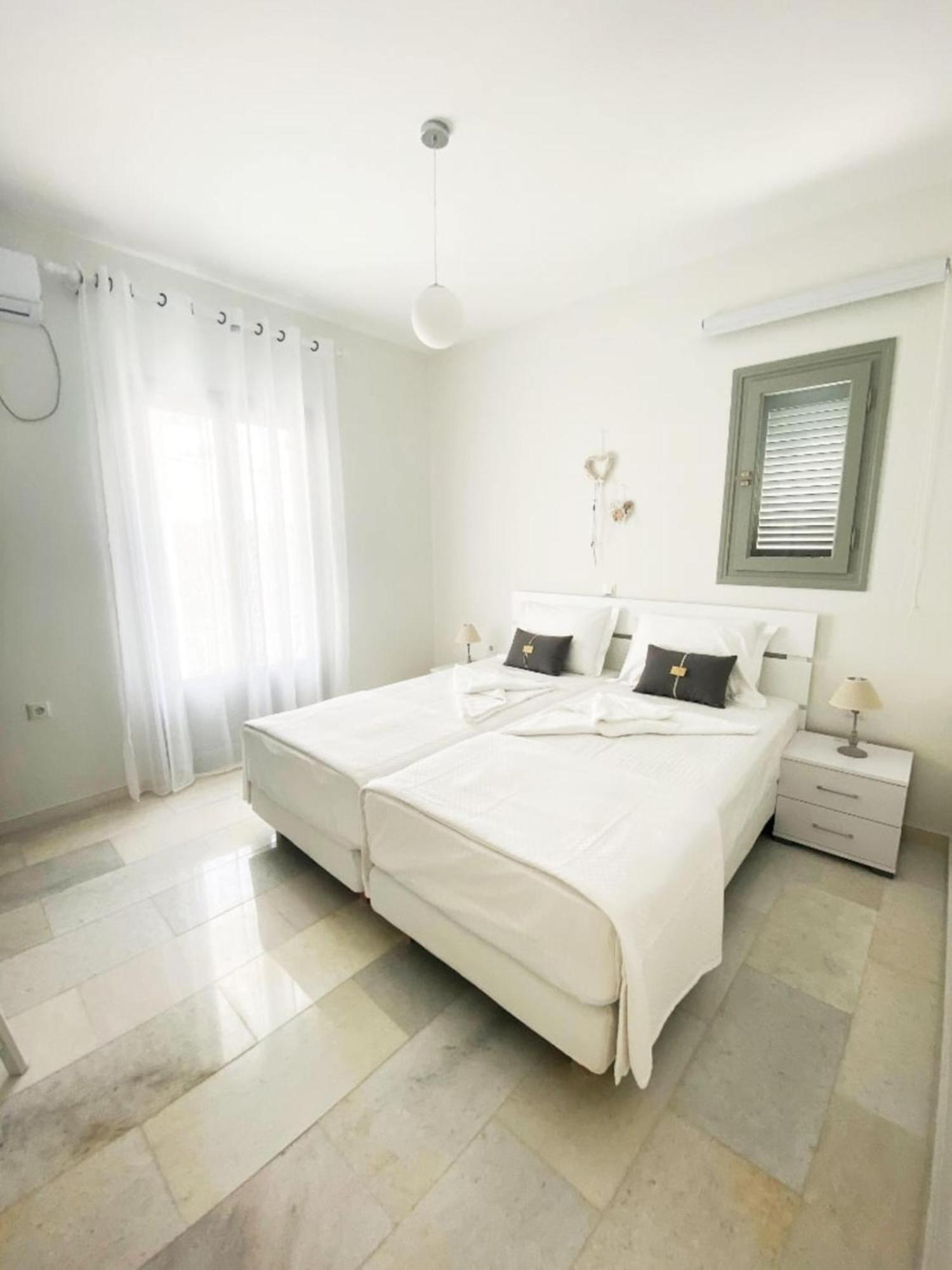 Heart Of Paros Apartments Exteriör bild