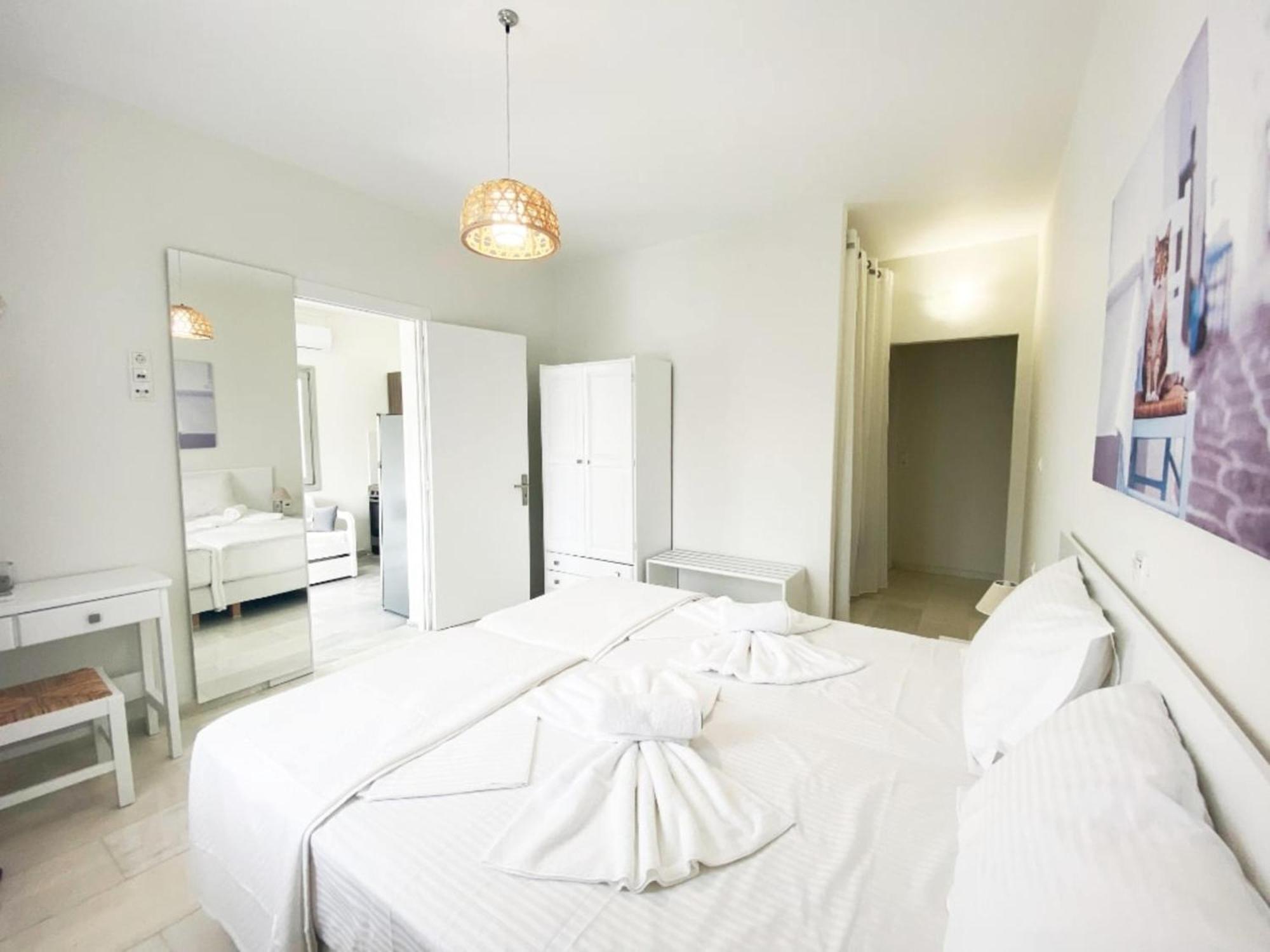 Heart Of Paros Apartments Exteriör bild