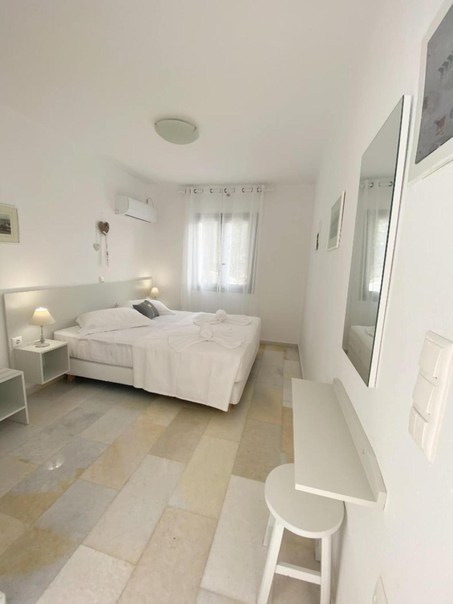 Heart Of Paros Apartments Exteriör bild