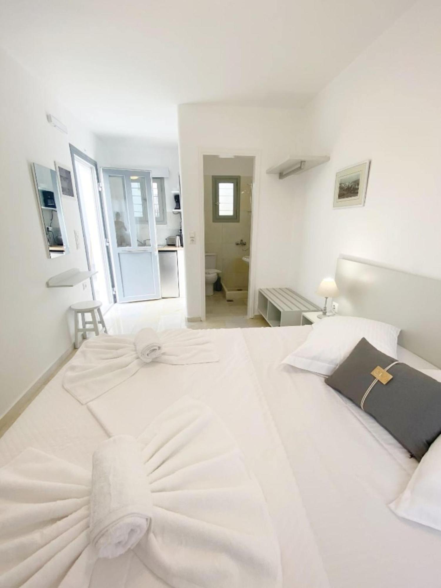 Heart Of Paros Apartments Exteriör bild