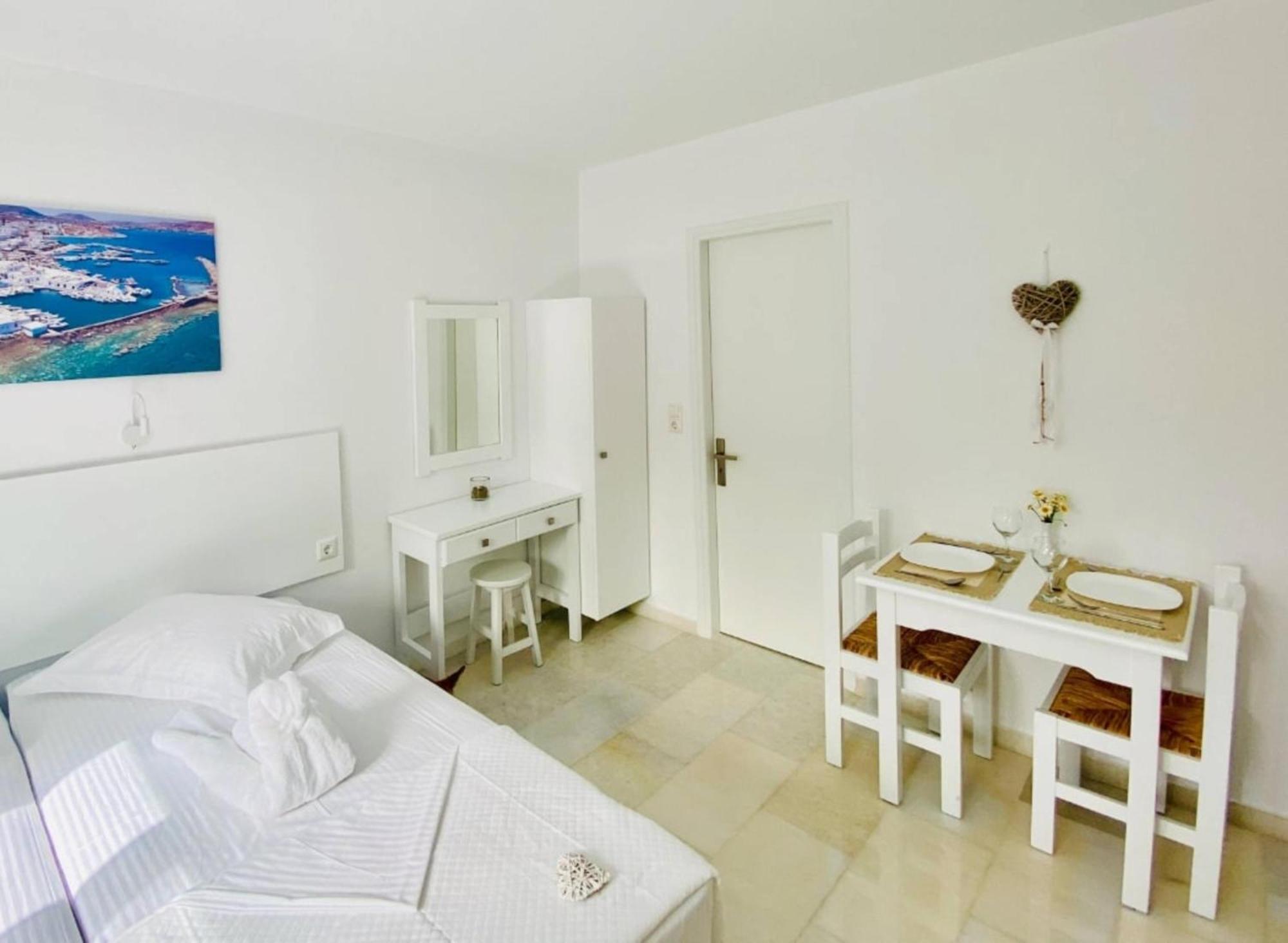Heart Of Paros Apartments Exteriör bild