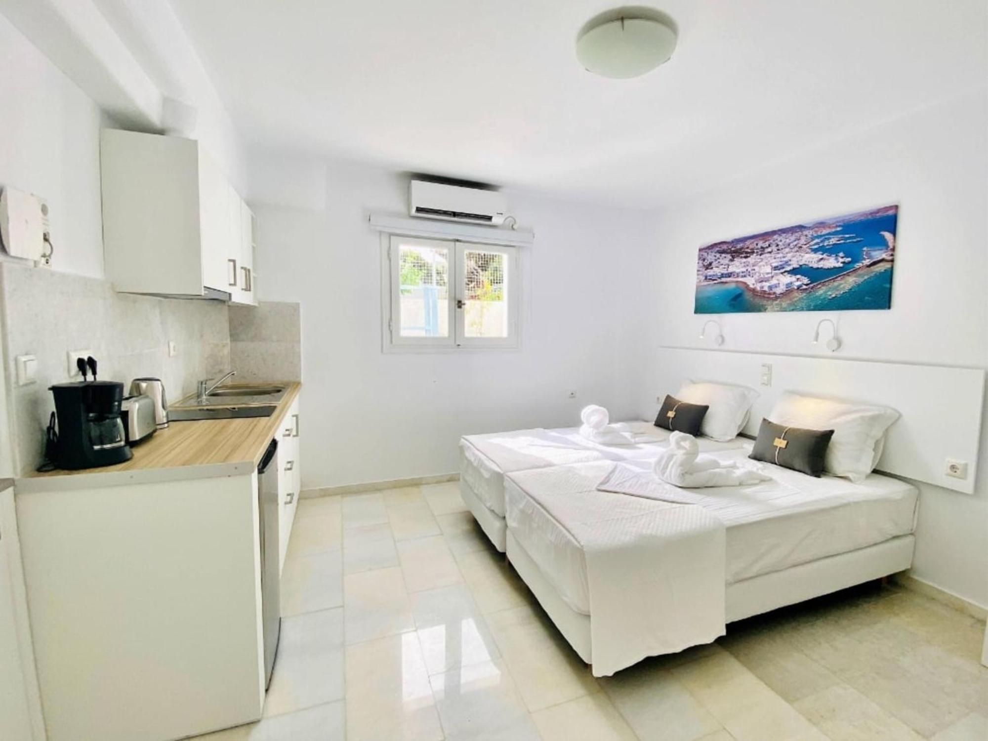 Heart Of Paros Apartments Exteriör bild